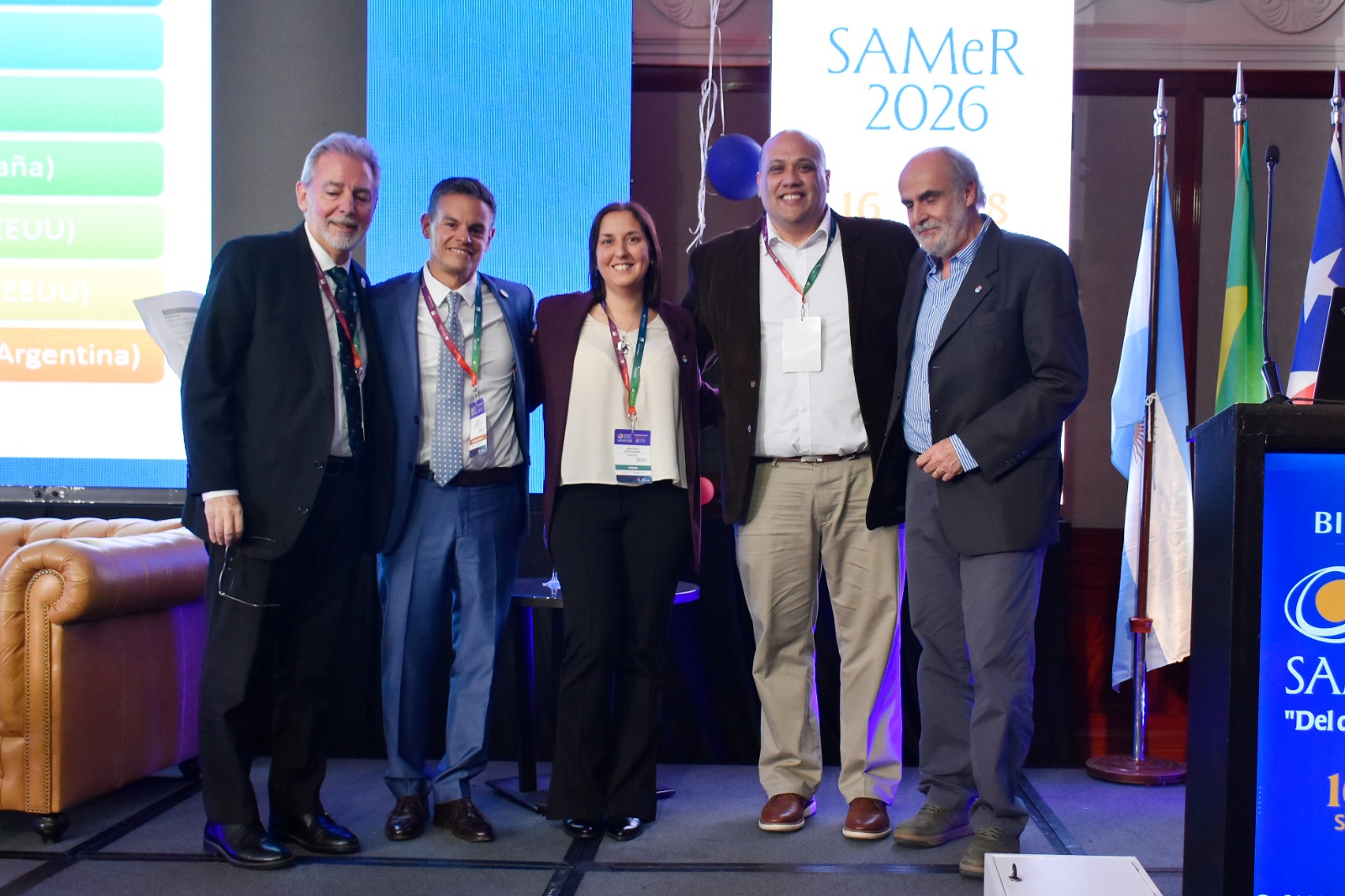 Entrega de un reconocimiento en el Congreso SAMeR 2026